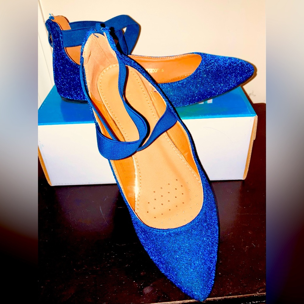 LOTUS BOSS SHINE: LIKE new in box. Women,s size 9 blue glitter ballet style shoe